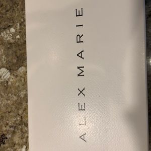 Alex Marie Zavanna pump.